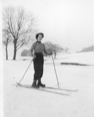 Pat Skiing, 1954